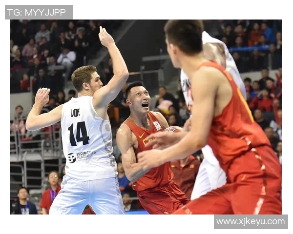 中国男篮蓝队迎战韩国队全力争胜展现实力与团队精神